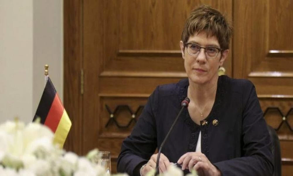 Υπ. Άμυνας Γερμανίας: Επιζήμια και για τις ΗΠΑ τυχόν απόσυρση των στρατευμάτων της